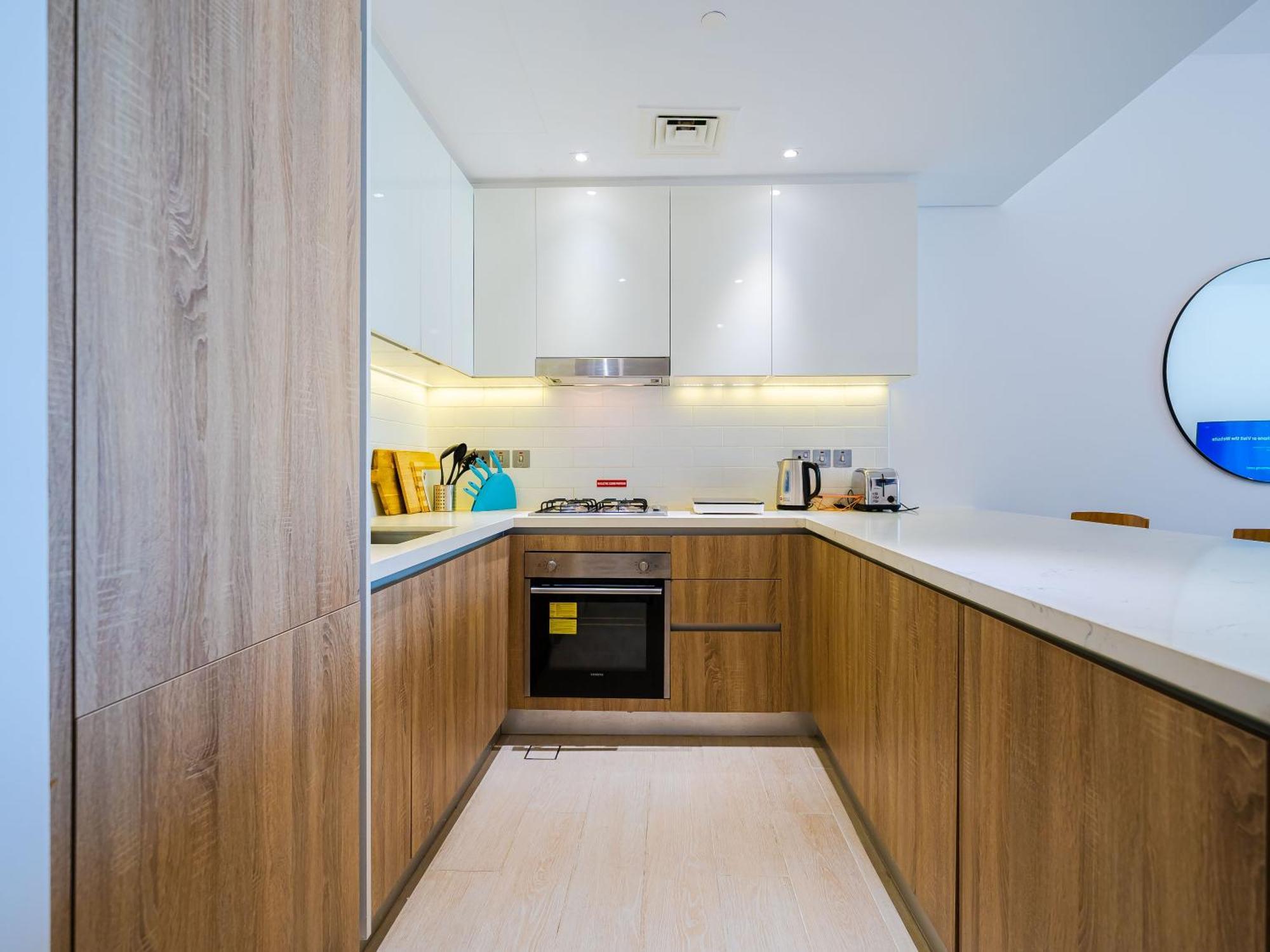 Sophisticated 1 Bed In Marina *